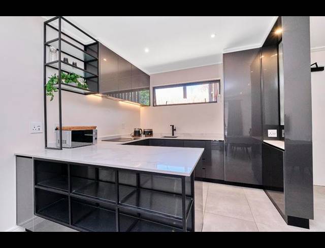 1 BEDROOM PROPERTY TO RENT IN HYDE PARK